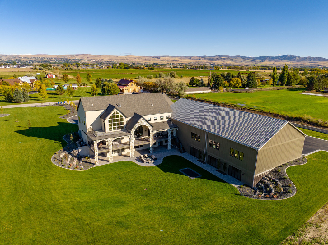 luxury home builder idaho