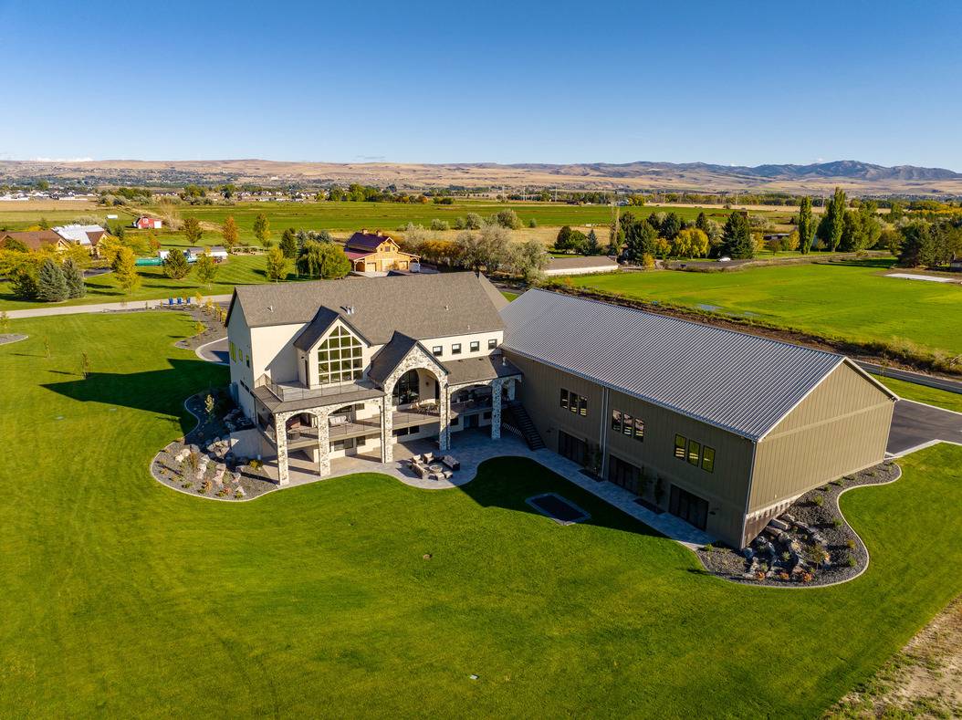 luxury home builder idaho
